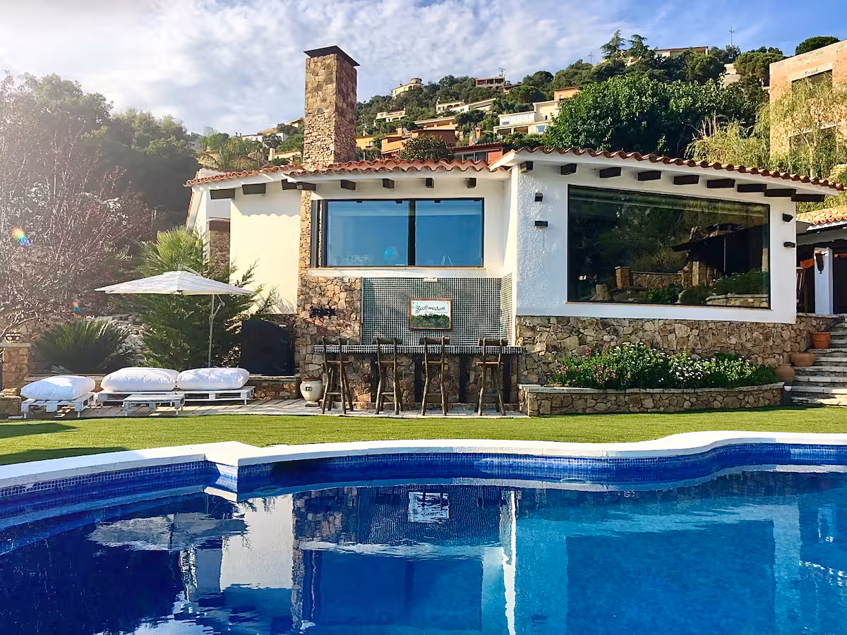 Pool and outdoor area
